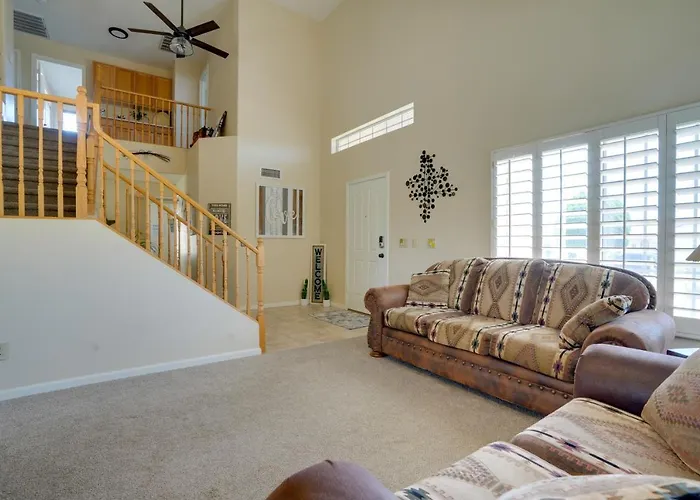 1 Mi To Stadium! W/ Patio & Hot Tub Holiday home