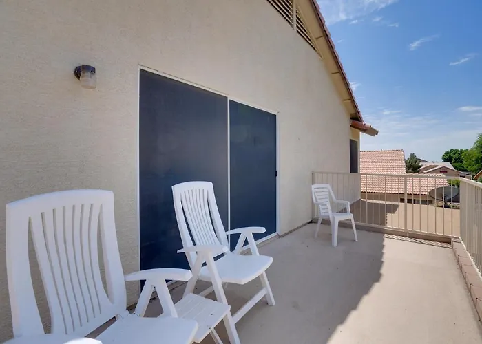 Holiday home 1 Mi To Stadium! W/ Patio & Hot Tub