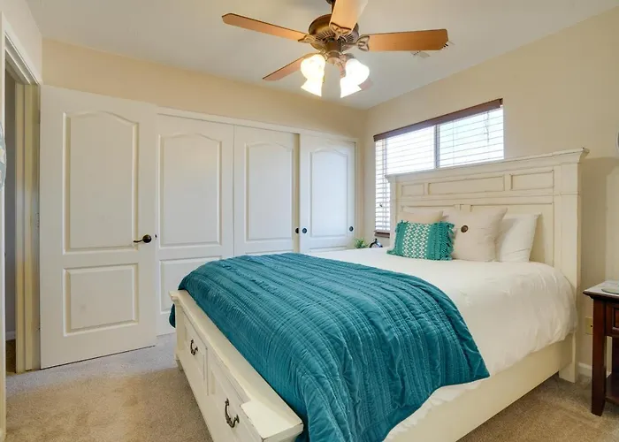 1 Mi To Stadium! W/ Patio & Hot Tub Holiday home Surprise