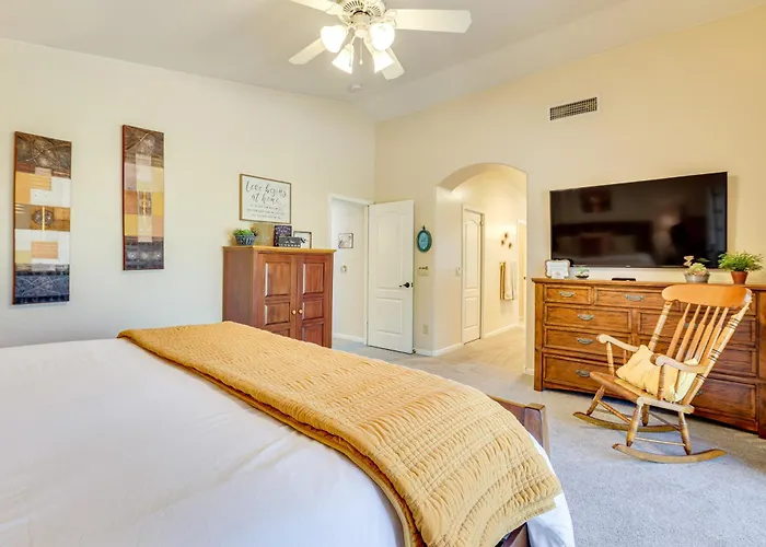 1 Mi To Stadium! W/ Patio & Hot Tub