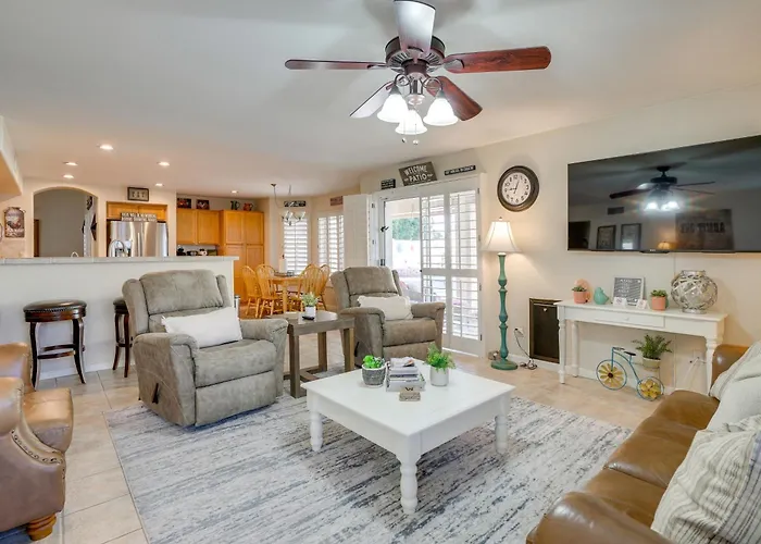 Holiday home 1 Mi To Stadium! W/ Patio & Hot Tub Surprise