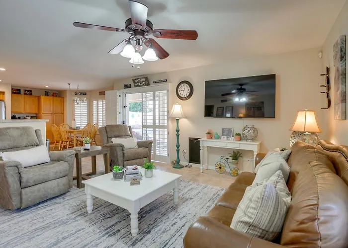 Holiday home 1 Mi To Stadium! W/ Patio & Hot Tub *