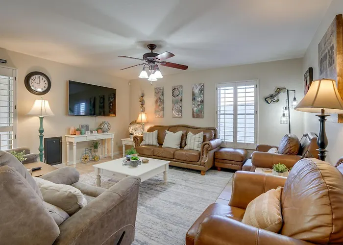 1 Mi To Stadium! W/ Patio & Hot Tub * Surprise