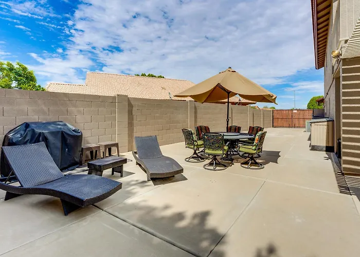 1 Mi To Stadium! W/ Patio & Hot Tub Holiday home Surprise