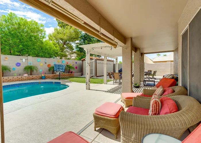 1 Mi To Stadium! W/ Patio & Hot Tub * Surprise