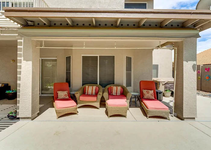 Holiday home 1 Mi To Stadium! W/ Patio & Hot Tub