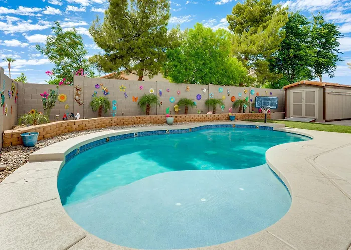 1 Mi To Stadium! W/ Patio & Hot Tub Holiday home *