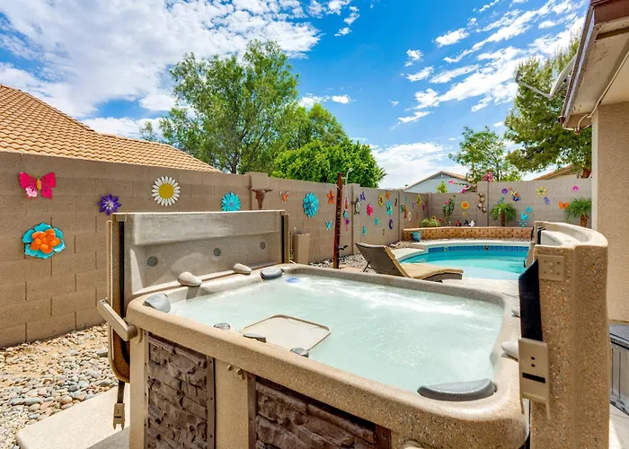 Holiday home 1 Mi To Stadium! W/ Patio & Hot Tub *