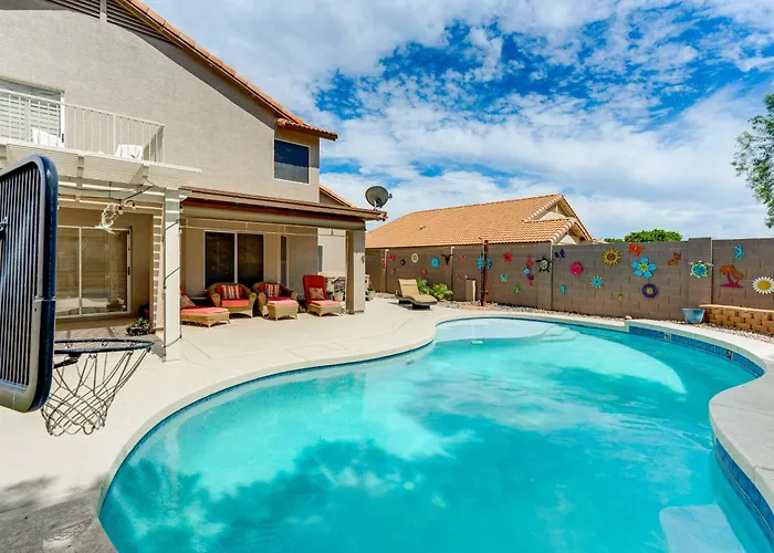 1 Mi To Stadium! W/ Patio & Hot Tub * Surprise