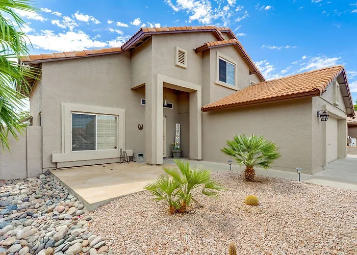 Holiday home 1 Mi To Stadium! W/ Patio & Hot Tub